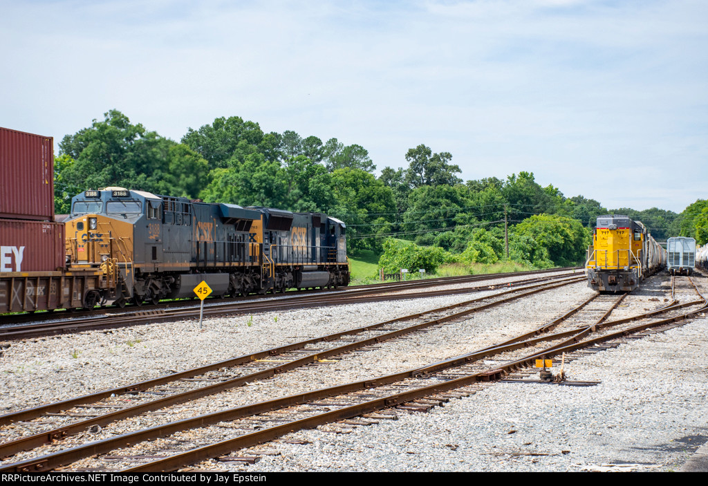 I!42 passes the SQVR Bridgeport Yard